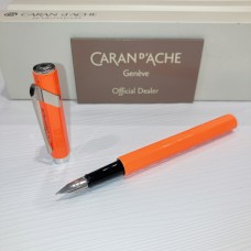 卡達 849 Caran d'ache 849 金屬螢光橙墨水筆